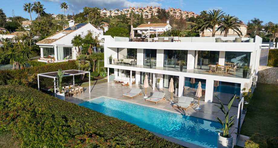 Outstanding Frontline Golf Villa with Panoramic Views in Nueva Andalucía, Marbella