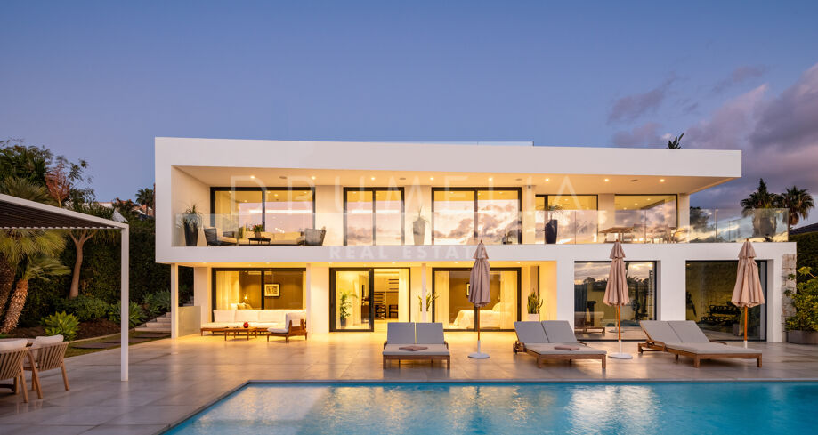 Outstanding Frontline Golf Villa with Panoramic Views in Nueva Andalucía, Marbella