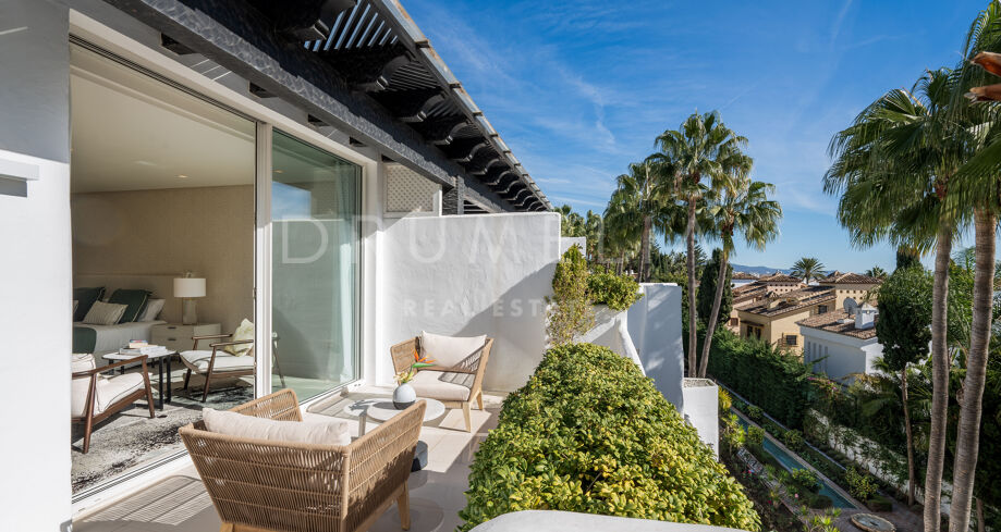 Luksusowy dwupoziomowy penthouse z 4 sypialniami w Marina Puente Romano, Marbella Golden Mile