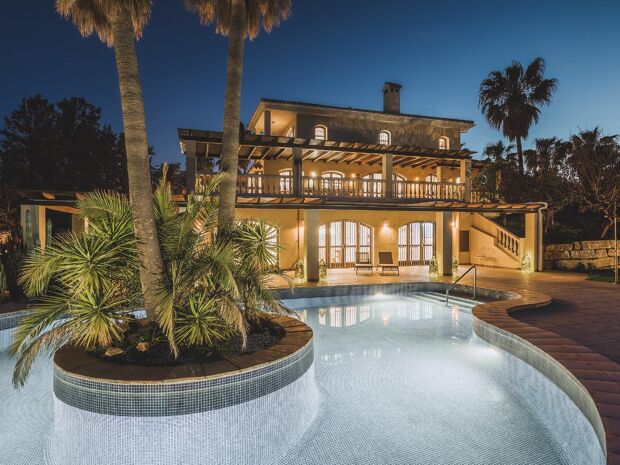 Эксклюзивная 7-местная вилла с видом на море и горы в Дон Педро, Эстепона