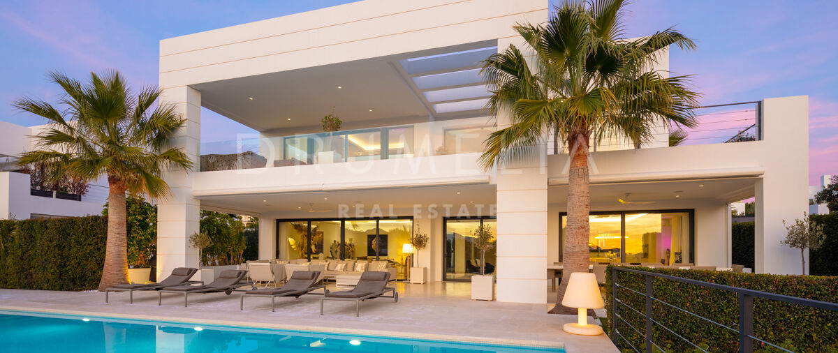 Contemporary Luxury Villa in Nueva Andalucía’s Exclusive Golf Valley