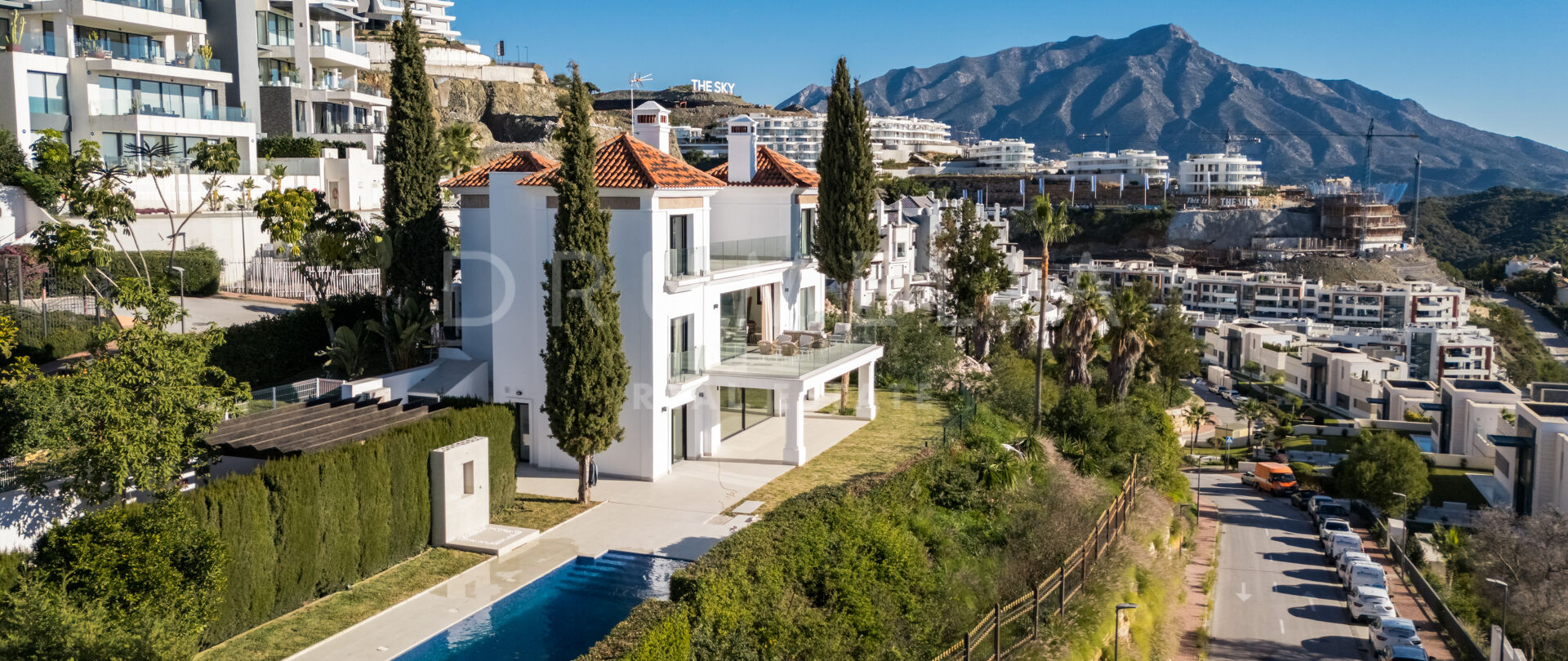 Brandneue Villa mit Panoramablick auf das Meer und modernster Ausstattung in La Alborada- Benahavís