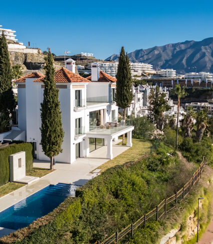 Villa de 5 dormitorios a Estrenar con Vistas Panorámicas al Mar en La Alborada- Benahavís