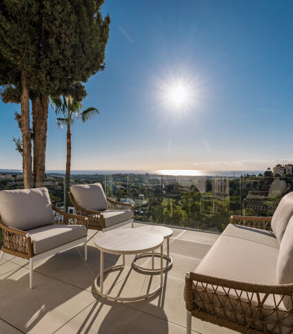 Villa de 5 dormitorios a Estrenar con Vistas Panorámicas al Mar en La Alborada- Benahavís