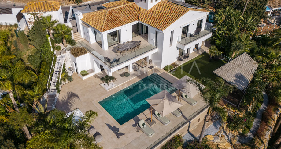 Luxe villa met panoramisch uitzicht op zee, Scandinavisch design & zwembad in El Rosario, Marbella East