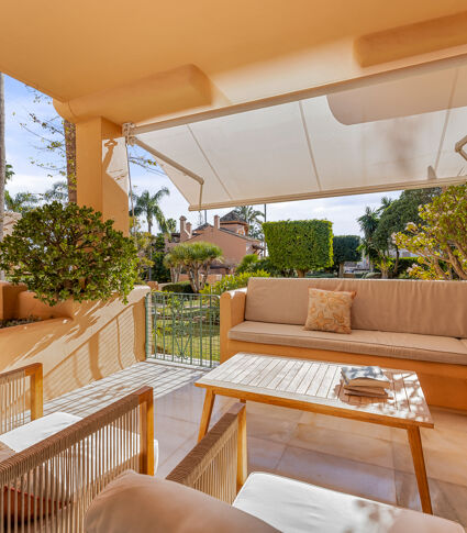 Exquisite Townhouse aan het strand in Alcazaba Beach Houses, Estepona