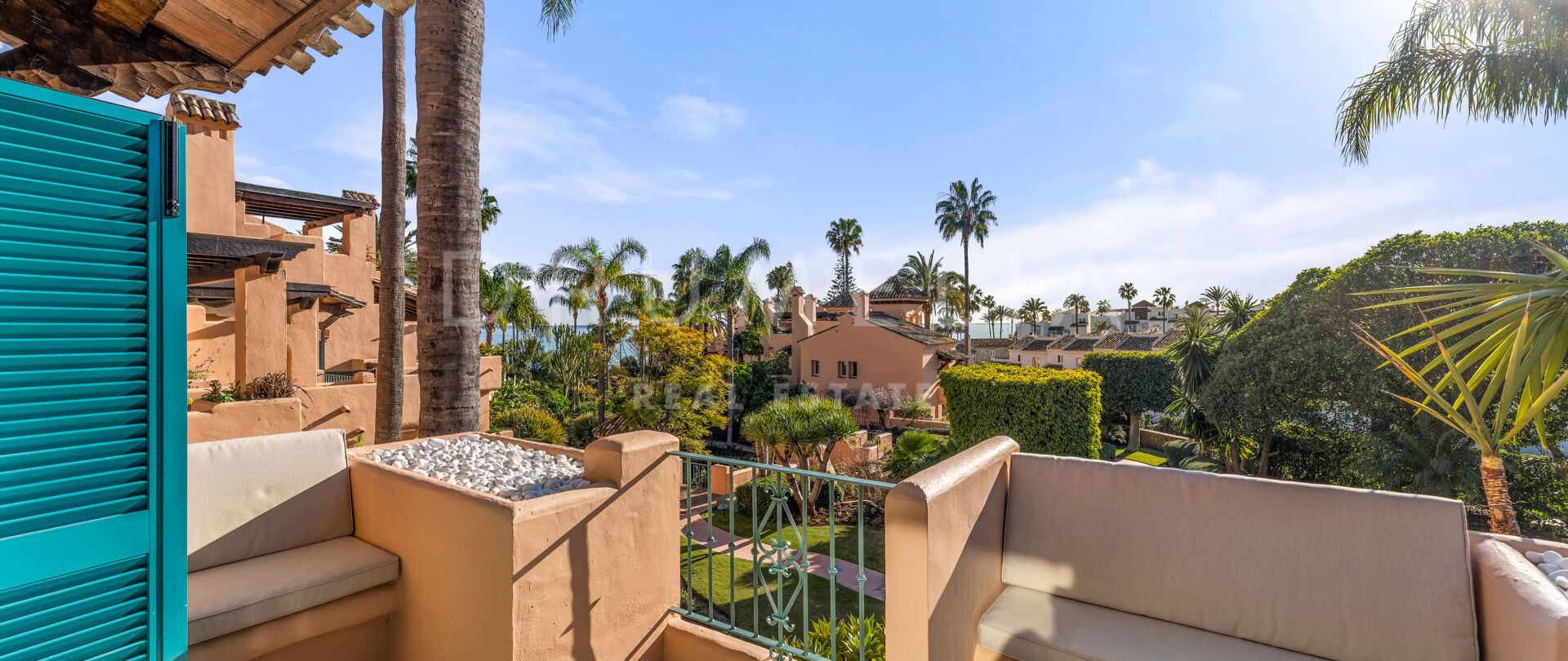 Utsøkt rekkehus ved stranden i Alcazaba Beach Houses, Estepona