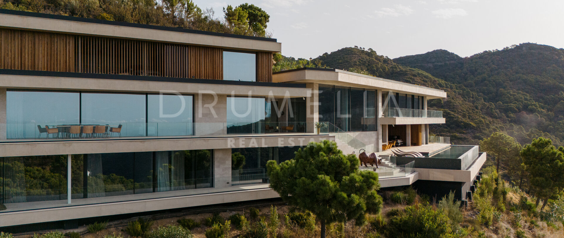 Casa Cuiabá - Ny miljövänlig modern lyxvilla med panoramautsikt över havet i fantastiska Monte Mayor, Benahavis