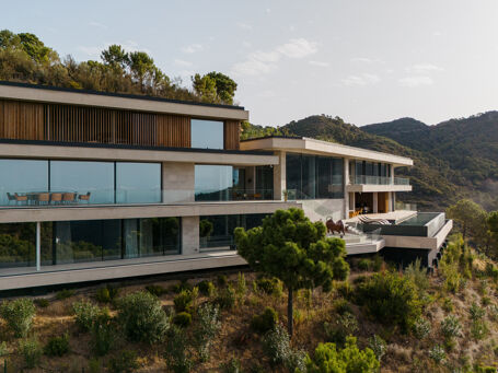 Новая эко-дружественная современная элитная вилла с панорамой на море в Монте Майор, Бенахавис