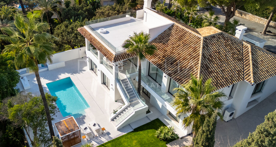 Villa de 4 Dormitorios con Impresionantes Vistas Panorámicas al Mar en Marbesa- Marbella Este