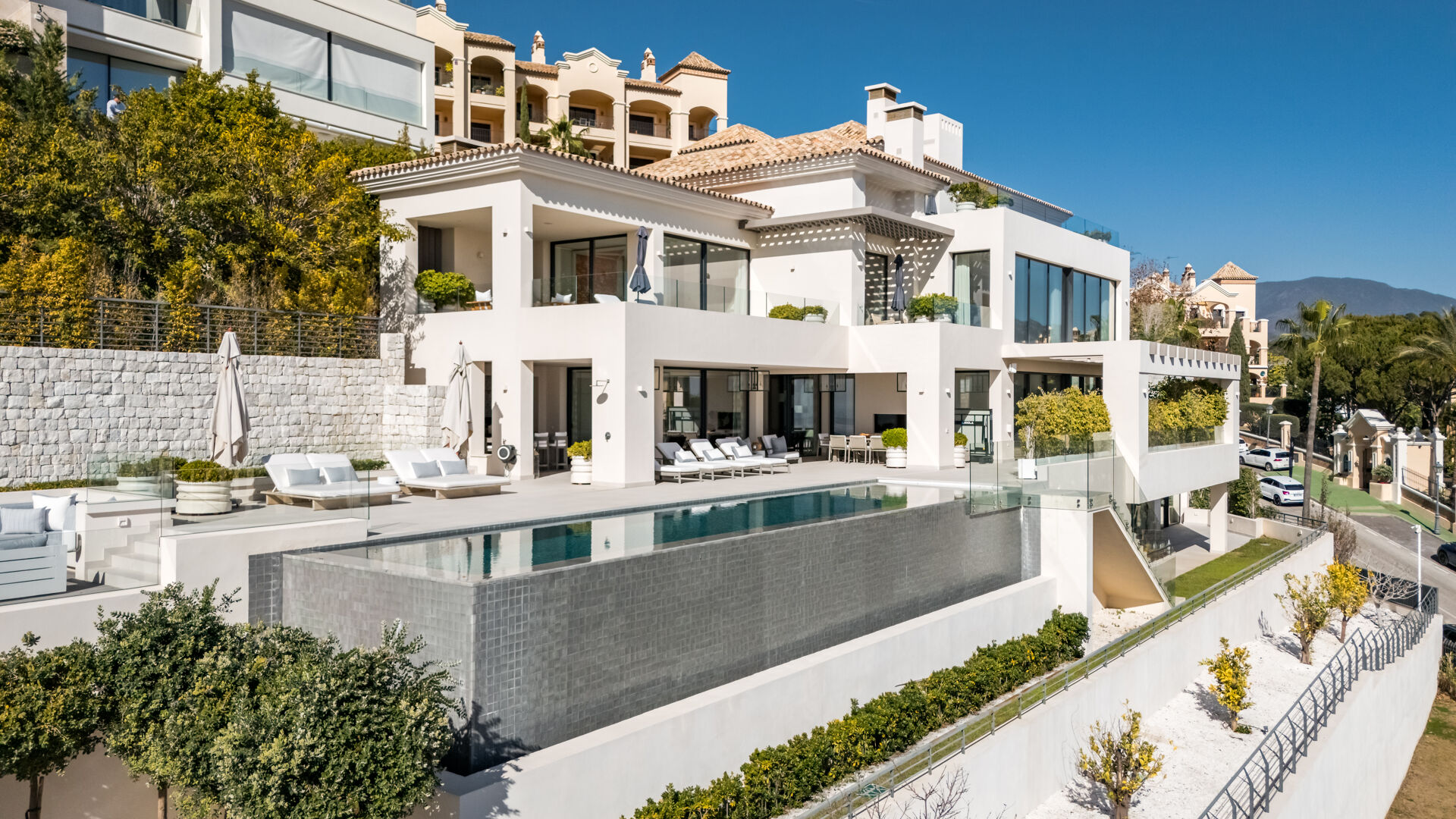 Luxurious Contemporary Villa with Panoramic Sea Views in El Herrojo, La Quinta, Benahavís