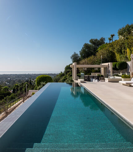 Casa di Caprio - Lujosa Villa Contemporánea con Vistas Panorámicas al Mar en El Herrojo, La Quinta, Benahavís