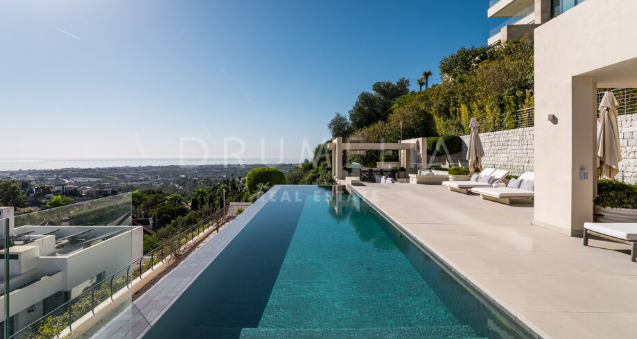 Casa di Caprio - Luxurious Contemporary Villa with Panoramic Sea Views in El Herrojo, La Quinta, Benahavís