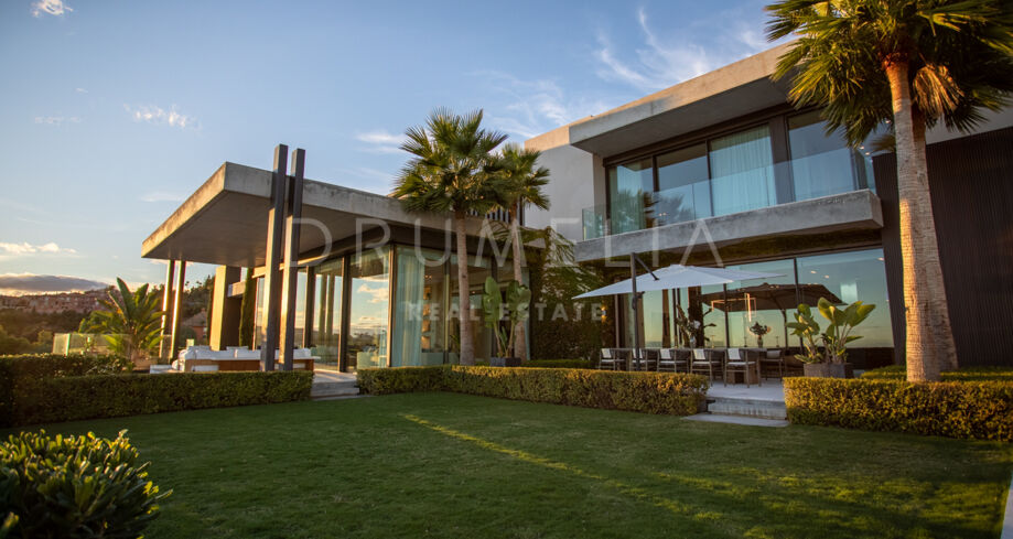 Moderne villa met panoramisch zeezicht in The Hills, Benahavís