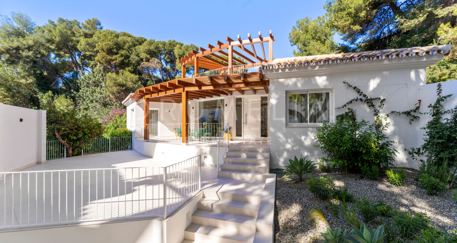3-Bed Villa Completely Renovated with Sophisticated Design in Marbella Centre