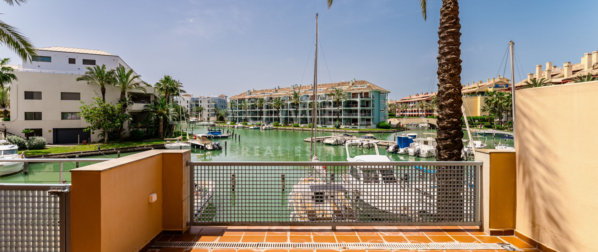 Waterfront Apartment with Marina Views in Sotogrande Puerto Deportivo