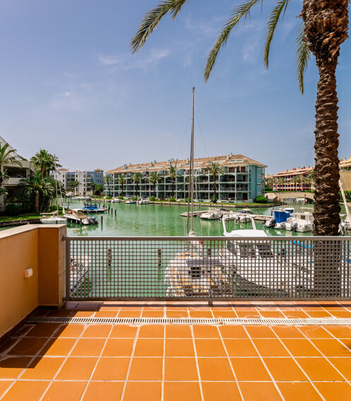Waterfront Apartment with Marina Views in Sotogrande Puerto Deportivo