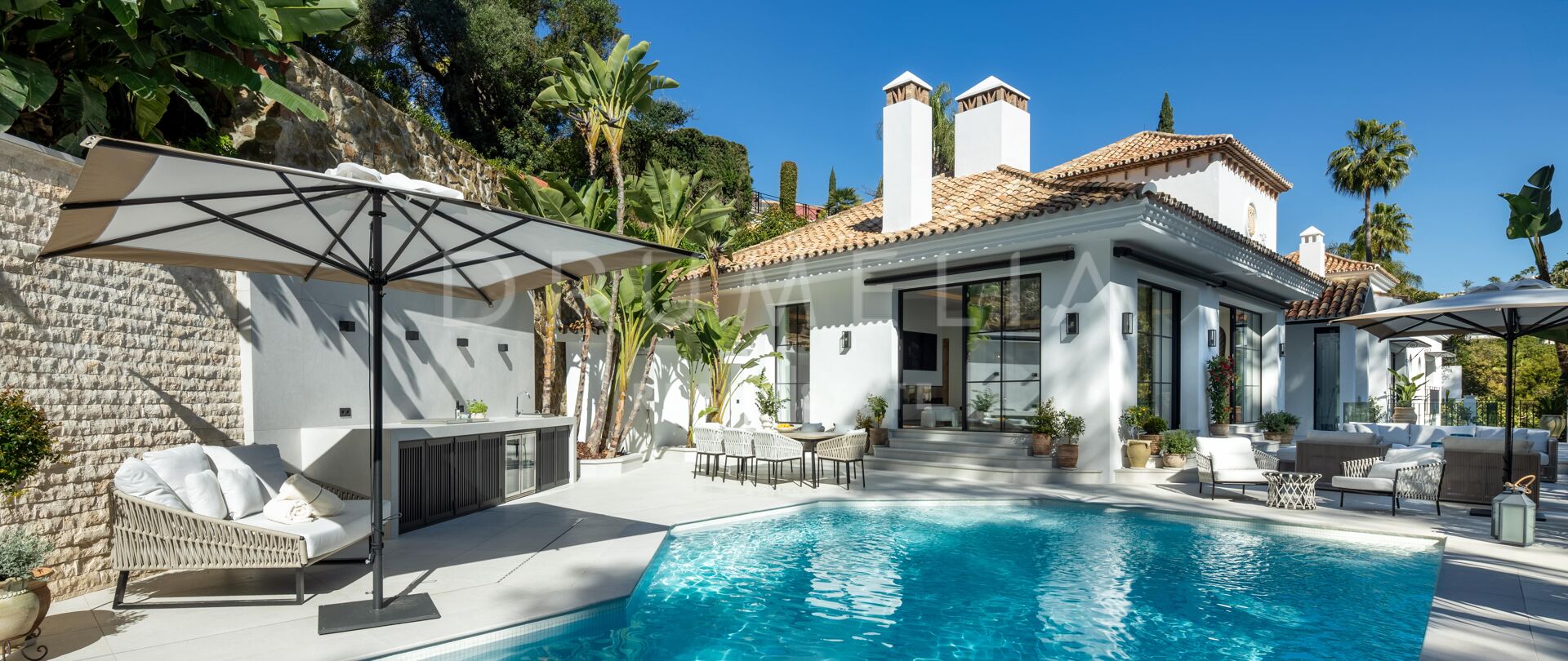 Villa for sale in El Herrojo, Benahavis