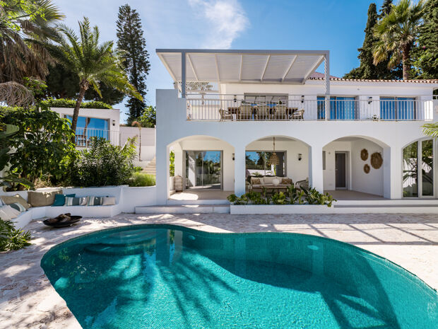 Villa de 4 dormitorios totalmente renovada en el corazón del Valle del Golf de Nueva Andalucía
