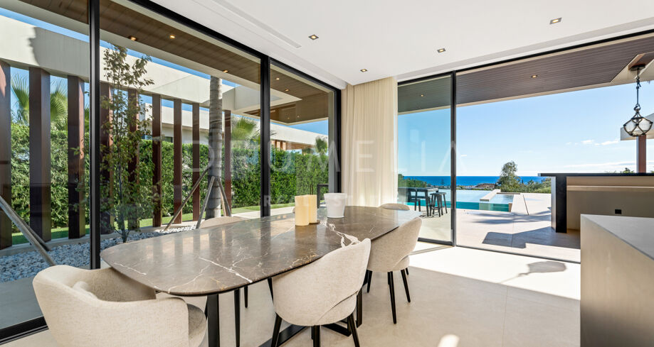 Современная Роскошная Вилла с Видом на Море в Los Flamingos Golf