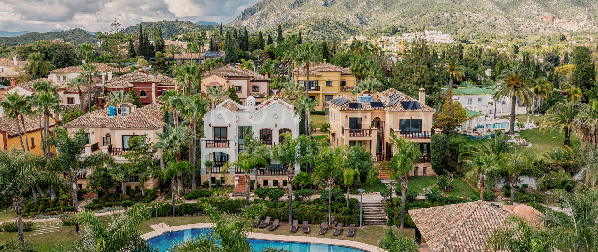 7-osobowa kamienica z przestronnymi wnętrzami i widokiem na morze w Golden Mile, Marbella