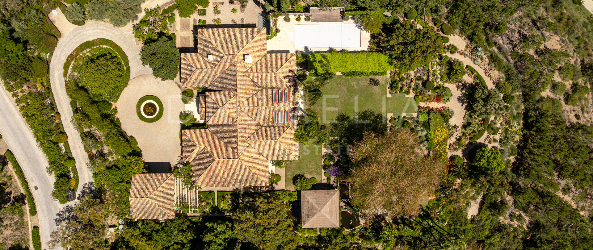 Frontline-Golf-Villa mit tropischen Gärten in La Zagaleta, Benahavís