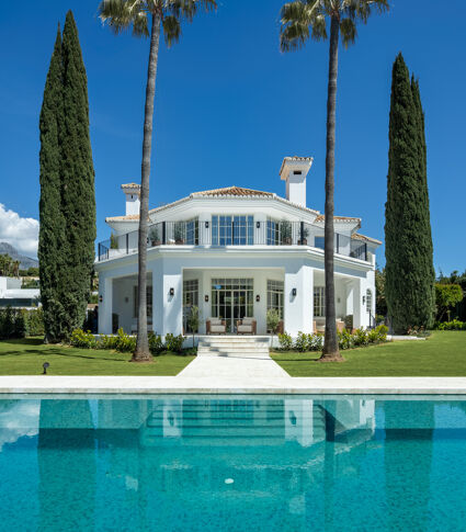 Elegant Mediterranean Living in Nueva Andalucia