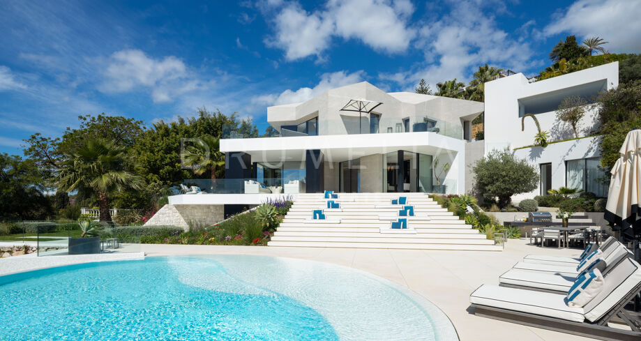 Refined Contemporary Living in El Herrojo Alto, Benahavís