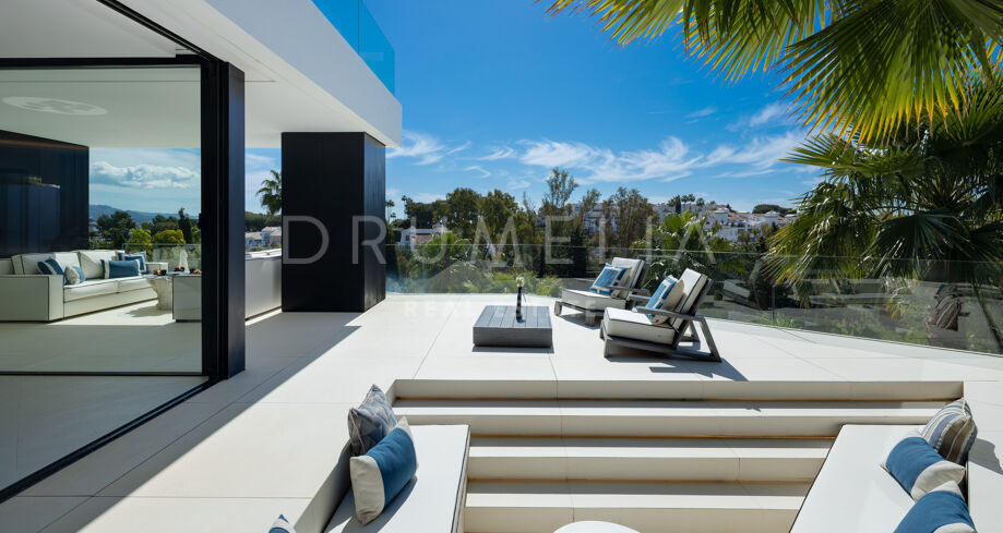 Refined Contemporary Living in El Herrojo Alto, Benahavís