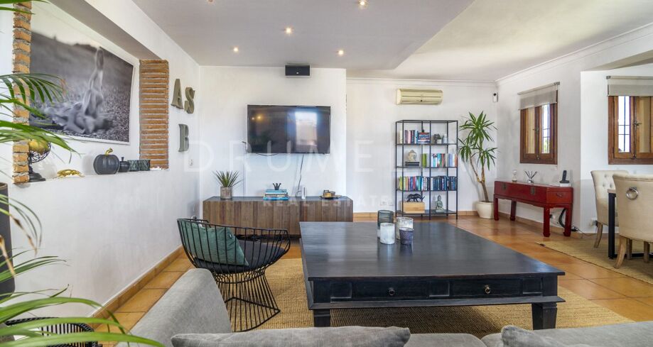 Вилла с садом и возможностью расширения в Fuente del Espanto Benahavis