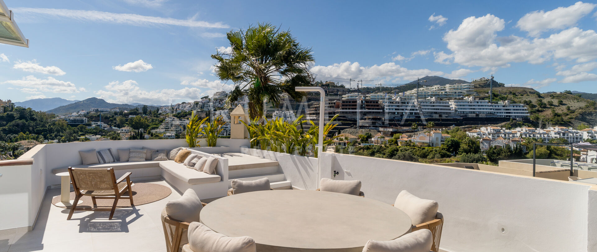 Dúplex Moderno en la Prestigiosa La Quinta Hills