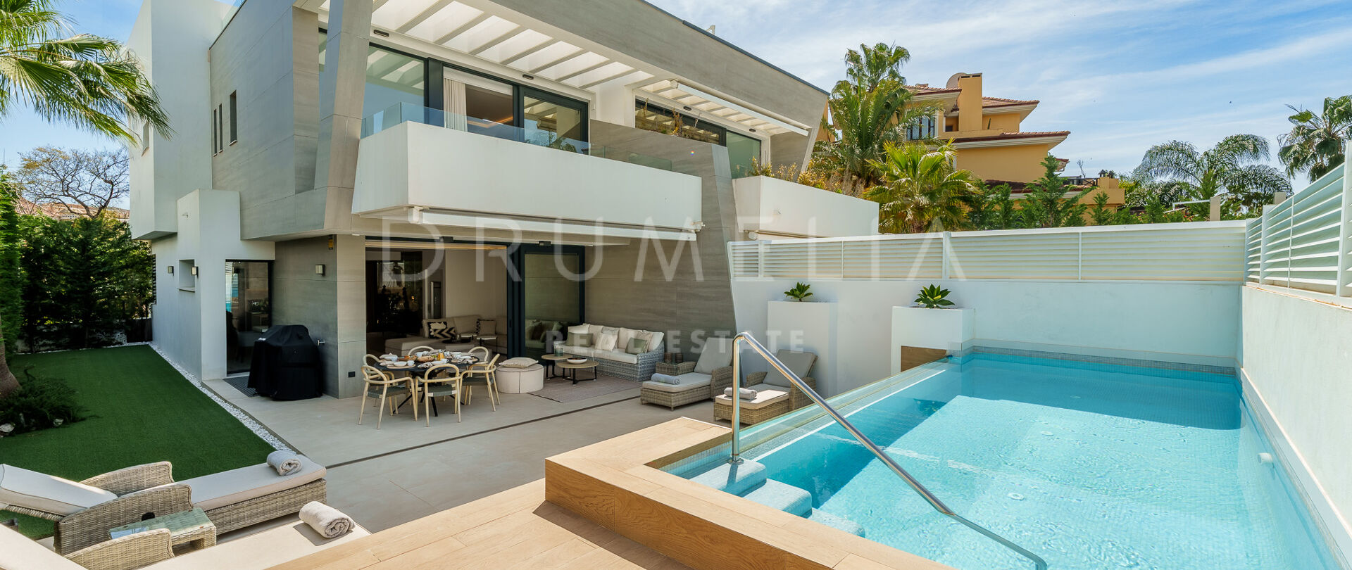 Zeitgemäße Doppelhaushälfte in der Nähe von Puerto Banús