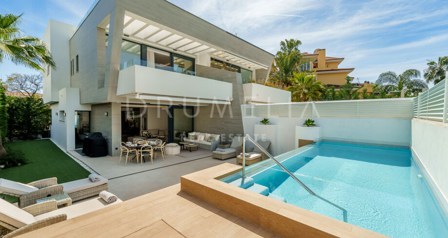 Contemporary Semi Detached Villa Near Puerto Banus