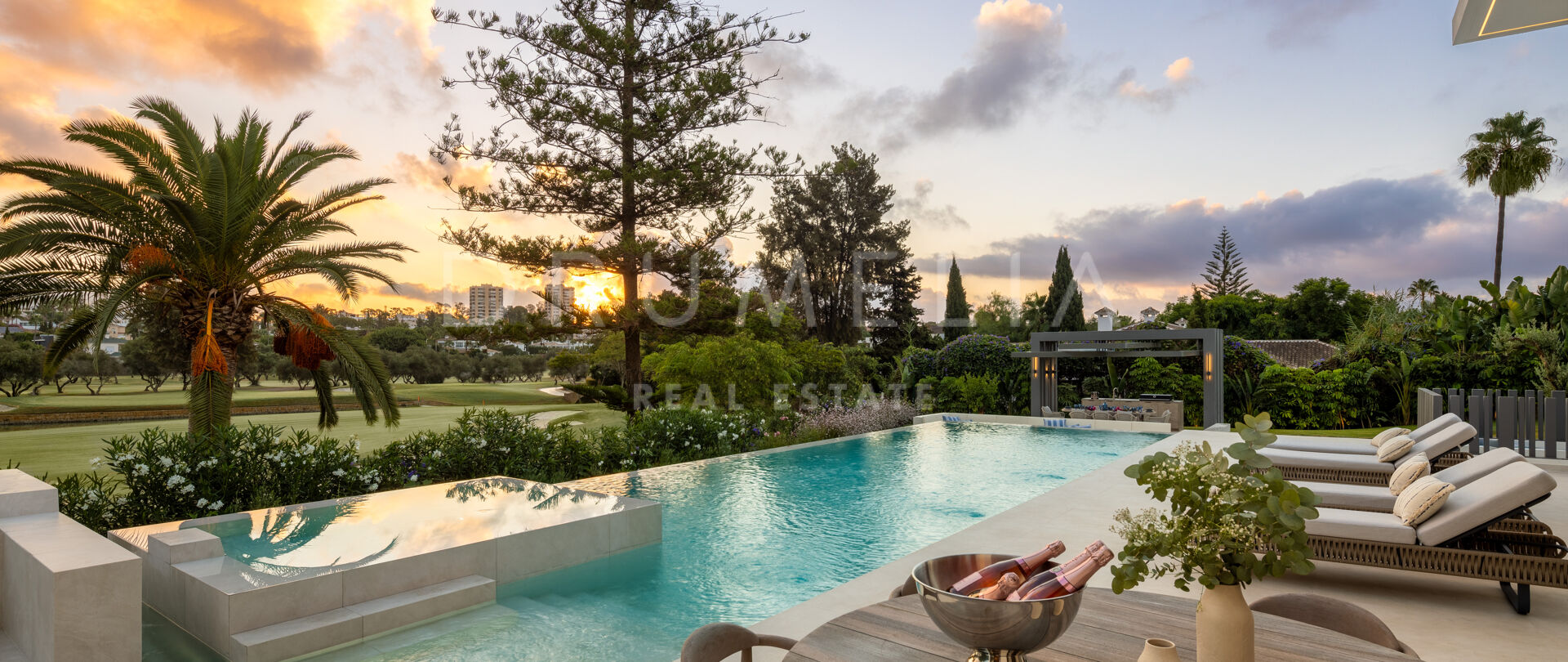 Villa for sale in Las Brisas del Golf, Nueva Andalucia