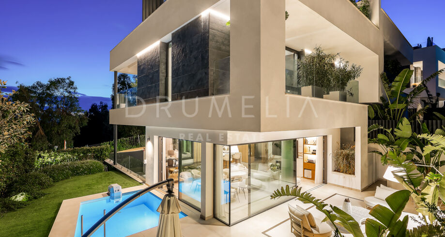 Vistas Panorámicas al Mar, Solárium de Ensueño y Lujo Atemporal en Sierra Blanca