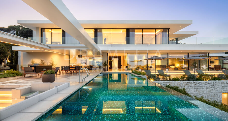 El Madroñal: современный роскошный дом с бассейном-инфинити и видом на Средиземное море