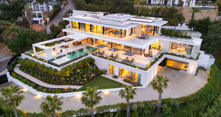 El Madroñal: современный роскошный дом с бассейном-инфинити и видом на Средиземное море