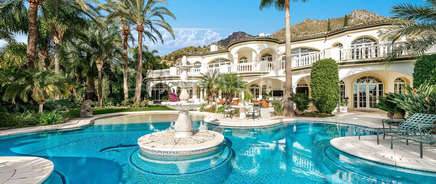 Eksklusivt landsted med sjøutsikt i Cascada de Camoján, Marbella