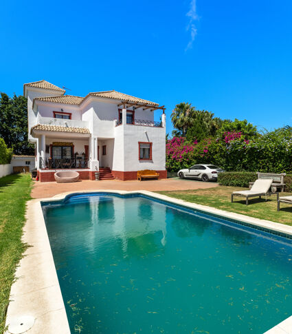 Charmante Villa im mediterranen Stil in Casasola, Estepona