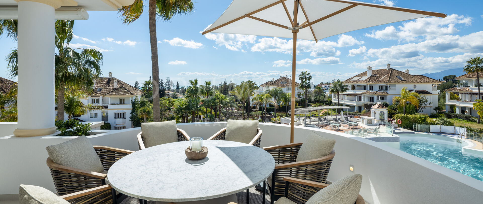 Exklusives Duplex mit Terrassen und Meerblick an der Goldenen Meile Marbella