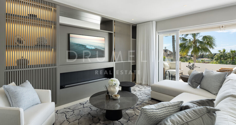 Refined Duplex with Terraces and Sea Views on the Golden Mile Marbella