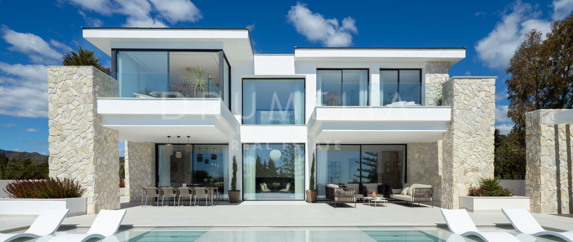 Zeitgenössischer Luxus in La Quintas Erstklassiger Wohnanlage