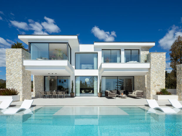 Vistas al Mediterráneo y Arquitectura Moderna en La Quinta