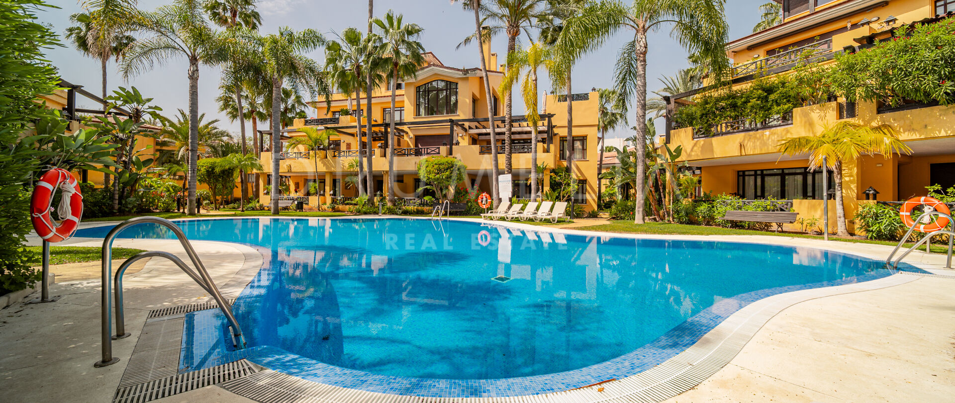 Lyxig Lägenhet i Bahia de Banús, Marbella