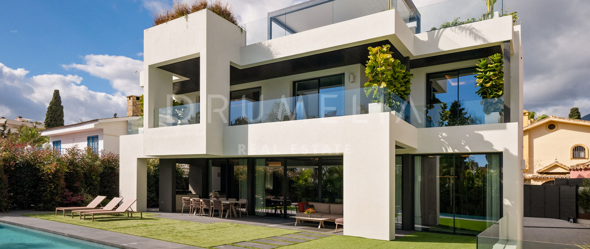 Elegant 5-Bedroom Smart Villa in Marbella’s Prestigious Golden Mile