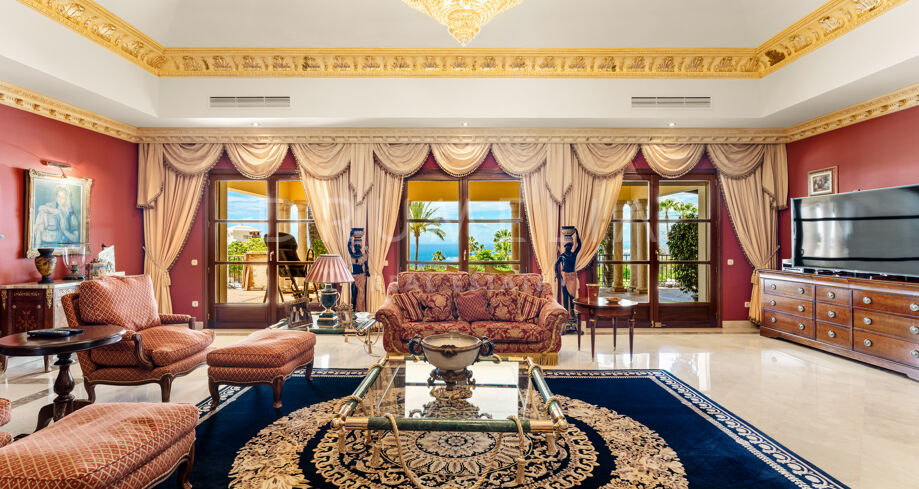 Elegant villa boasting sea views, set within the prestigious gated community of Sierra Blanca