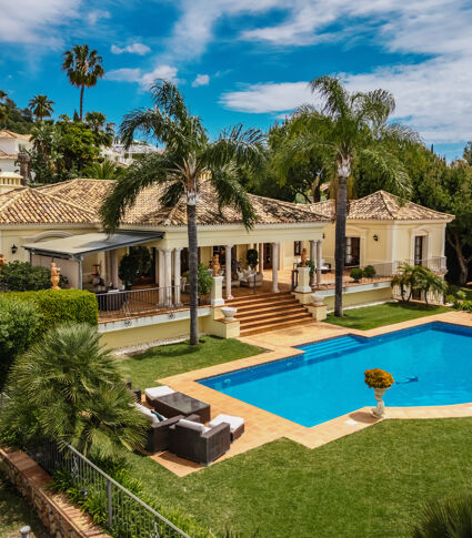 Elegant villa boasting sea views, set within the prestigious gated community of Sierra Blanca