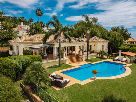 Elegante villa met zeezicht, gelegen in de prestigieuze en beveiligde gemeenschap Sierra Blanca