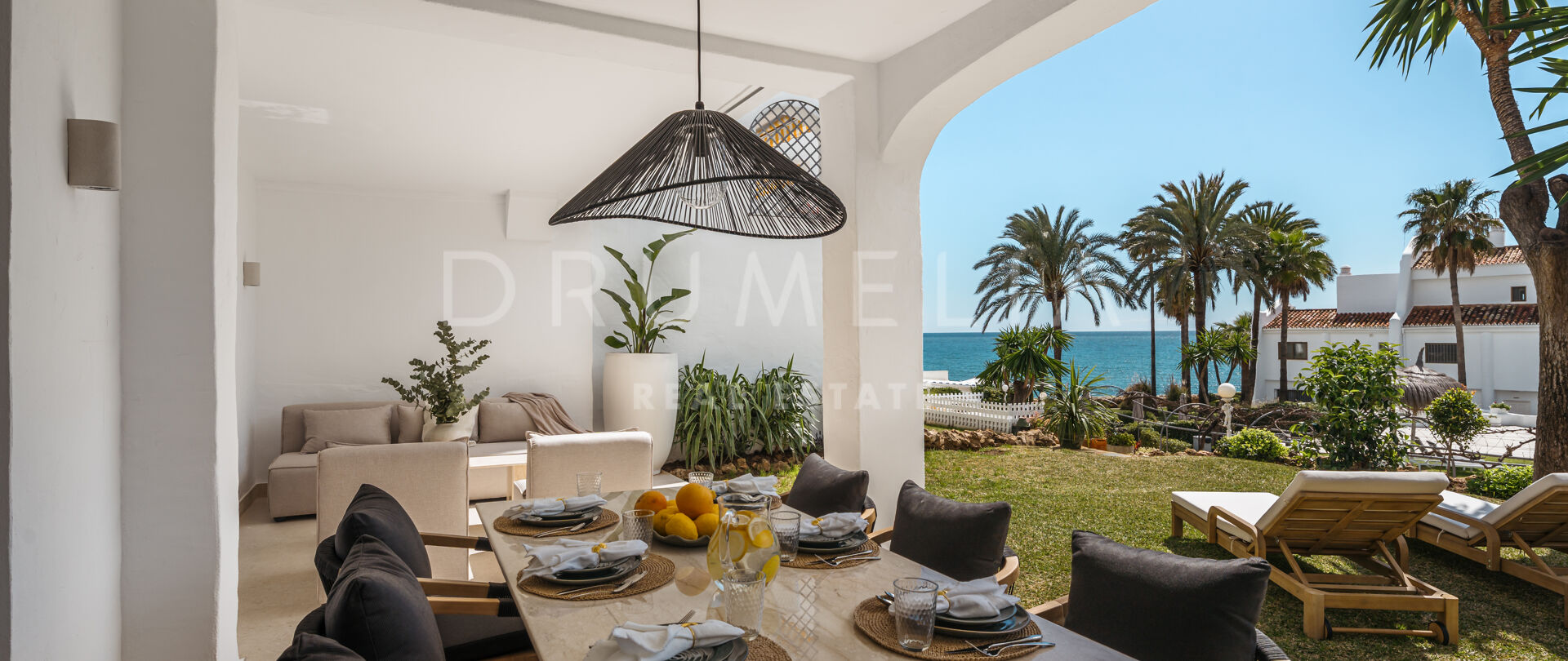 Elegant Strandnära Lägenhet på Marbellas Gyllene Mil