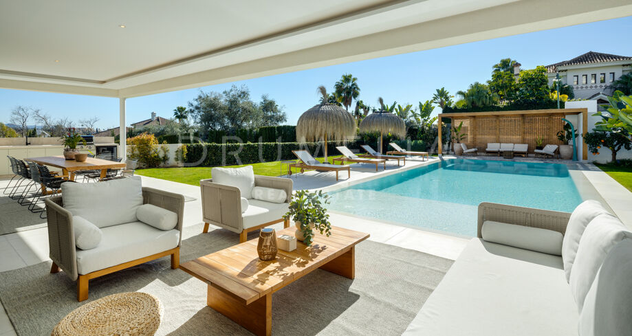 Moderne Livsstil Rammet inn av Naturen i La Cerquilla